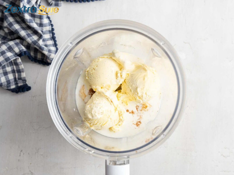 how-to-make-a-banana-milkshake (5)
